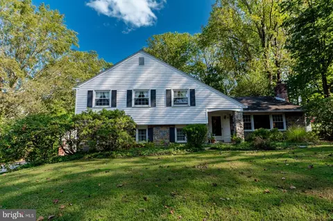 127 Deerfield Rd, Broomall, PA 19008