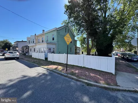 225 9th St #UPLAND, Brookhaven, PA 19015