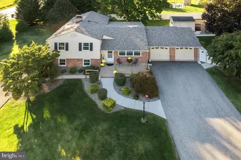 2 Princess Anne Dr, Garnet Valley, PA 19060