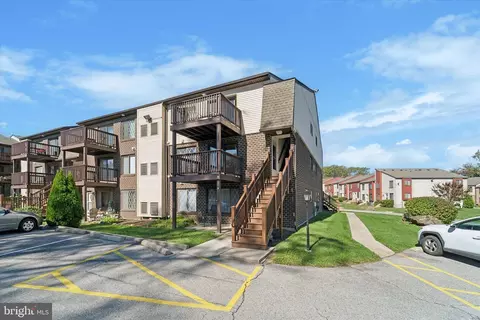 5200 Hilltop Dr #V13, Brookhaven, PA 19015