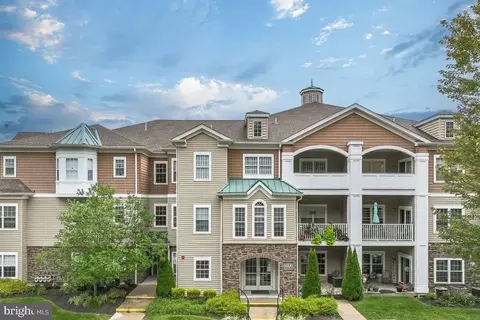 7000 Village Way #207, Marcus Hook, PA 19061