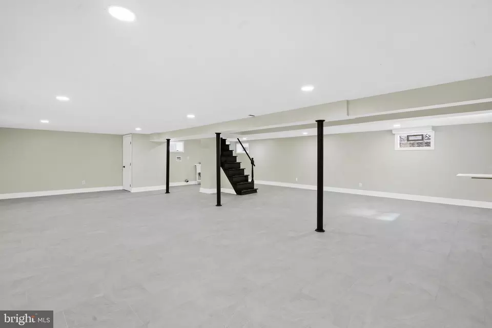 Entry Way - 14 W Ann Rd, Broomall, PA 19008 photo 3 of 4