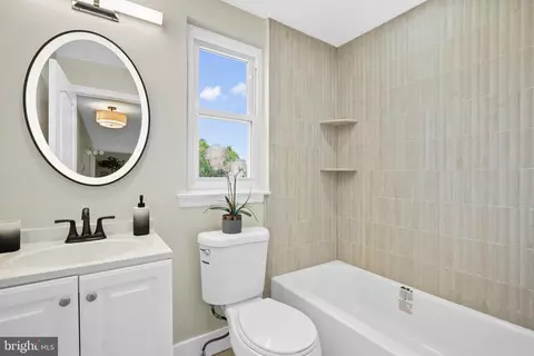 Bath - 14 W Ann Rd, Broomall, PA 19008 photo 1 of 4