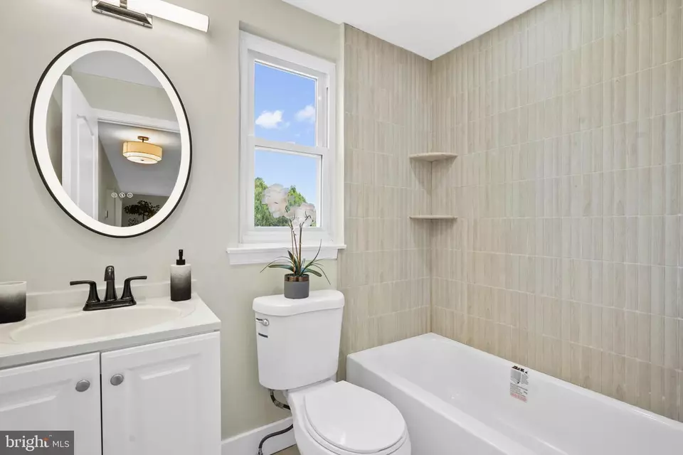 Bath - 14 W Ann Rd, Broomall, PA 19008 photo 1 of 4