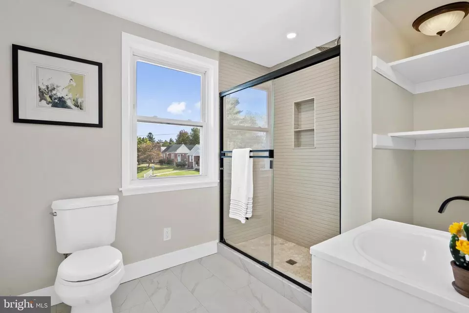 Bath - 14 W Ann Rd, Broomall, PA 19008 photo 2 of 4