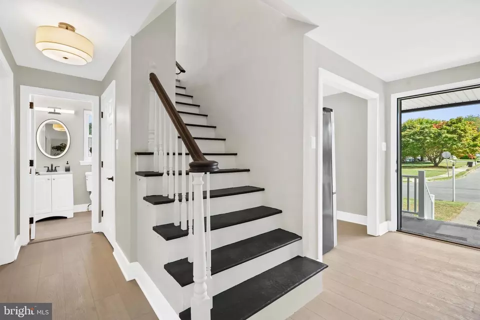 Entry Way - 14 W Ann Rd, Broomall, PA 19008 photo 2 of 4