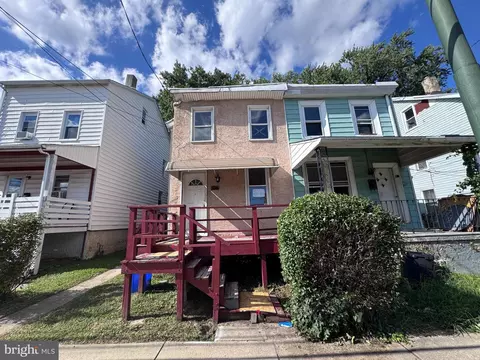 215 N 9th St, Darby, PA 19023