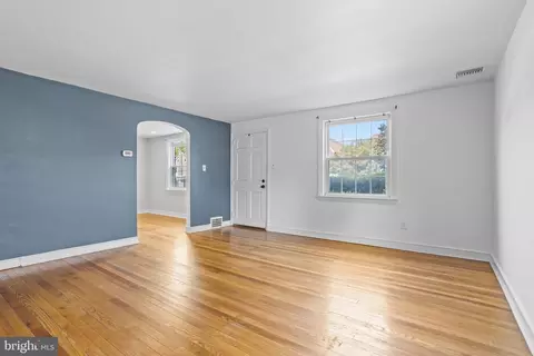 Living - 30 Wayne Ave, Springfield, PA 19064 photo 3 of 3