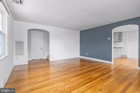 Living - 30 Wayne Ave, Springfield, PA 19064 photo 2 of 3