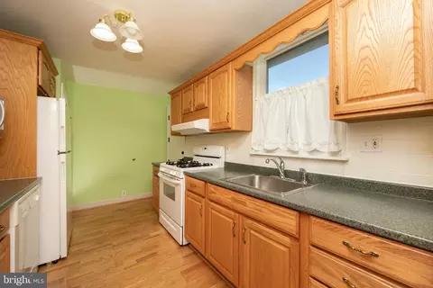 Kitchen - 838 Springhaven Rd, Springfield, PA 19064 photo 2 of 3