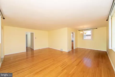 Living - 838 Springhaven Rd, Springfield, PA 19064 photo 6 of 8