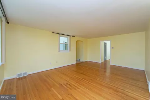 Living - 838 Springhaven Rd, Springfield, PA 19064 photo 5 of 8
