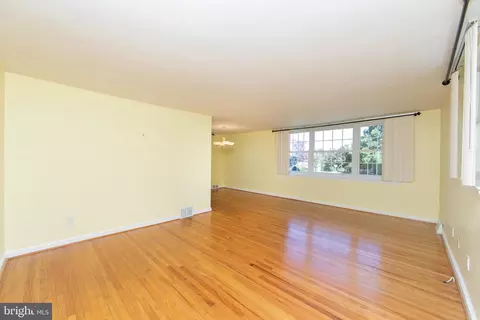 Living - 838 Springhaven Rd, Springfield, PA 19064 photo 3 of 8