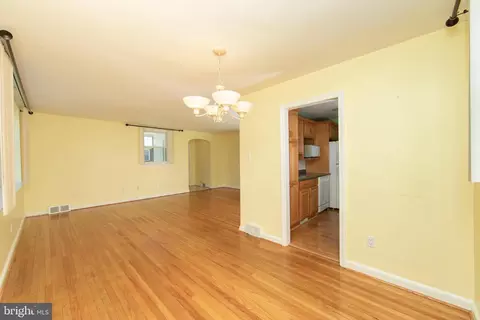 Living - 838 Springhaven Rd, Springfield, PA 19064 photo 7 of 8