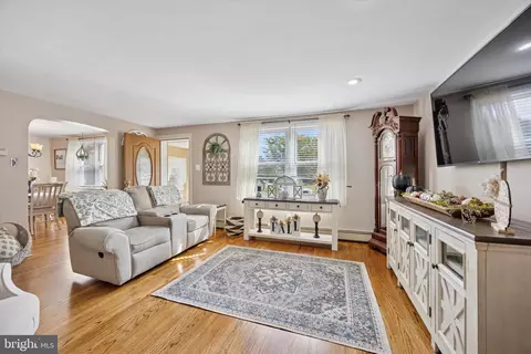 730 Dutton Cir, Springfield, PA 19064 photo 2