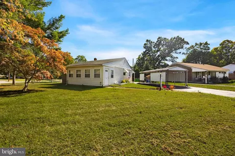 2105 N Bent Ln, Aston, PA 19014