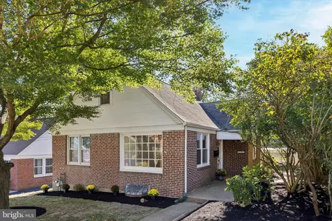 1228 Old Ln, Drexel Hill, PA 19026