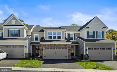 329 Ponds Edge Dr, Media, PA 19063