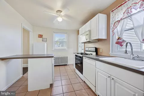 107 S Keystone Ave, Darby, PA 19082