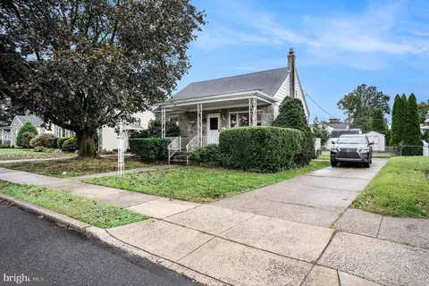 525 Kelly Ave, Woodlyn, PA 19094