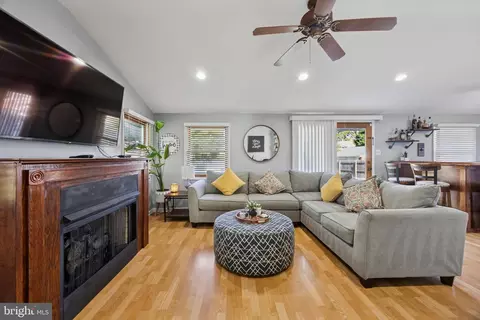 Living - 487 E Springfield Rd, Springfield, PA 19064 photo 2 of 2