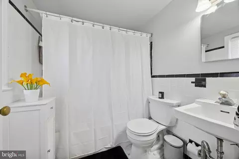 Bath - 487 E Springfield Rd, Springfield, PA 19064 photo 2 of 2
