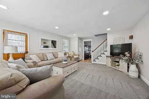 Living - 487 E Springfield Rd, Springfield, PA 19064 photo 1 of 2