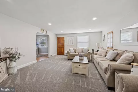 Entry Way - 487 E Springfield Rd, Springfield, PA 19064 photo 1 of 3