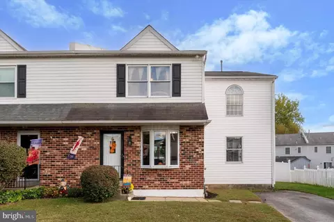 5 Sparks Cir, Glenolden, PA 19036