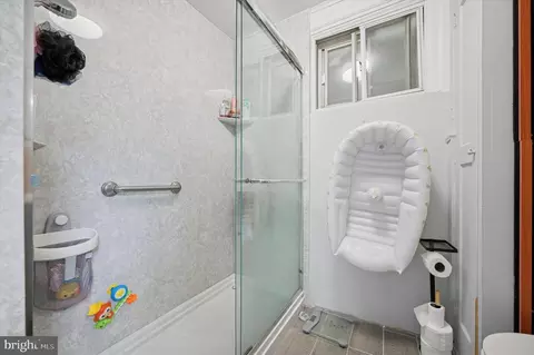 Bath - 32 Elder Ave, Lansdowne, PA 19050 photo 2 of 2
