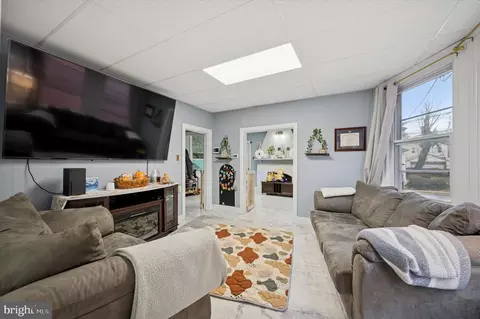 Entry Way - 32 Elder Ave, Lansdowne, PA 19050 photo 4 of 5