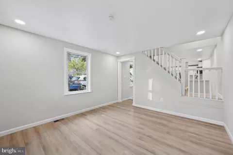 Entry Way - 1339 Green St, Marcus Hook, PA 19061 photo 3 of 7