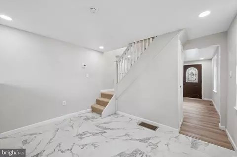 Entry Way - 1339 Green St, Marcus Hook, PA 19061 photo 6 of 7
