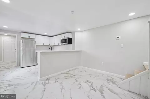 Entry Way - 1339 Green St, Marcus Hook, PA 19061 photo 4 of 7