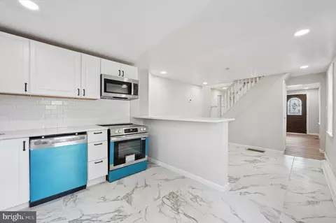 Entry Way - 1339 Green St, Marcus Hook, PA 19061 photo 5 of 7