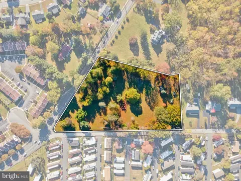 887 Red Hill Rd, Aston, PA 19014