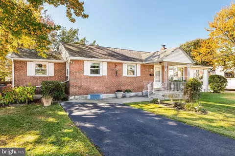 121 Swarthmore Ave, Folsom, PA 19033