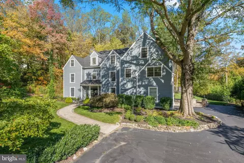 213 Hermitage Dr, Wayne, PA 19087
