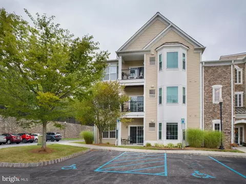 411 Creekside Dr, Brookhaven, PA 19015