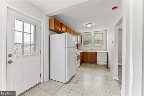Entry Way - 935 Galbraith Ave, Chichester, PA 19061 photo 4 of 5