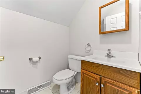 Bath - 935 Galbraith Ave, Chichester, PA 19061 photo 3 of 3