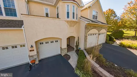 16 Creekview Cir, West Chester, PA 19382