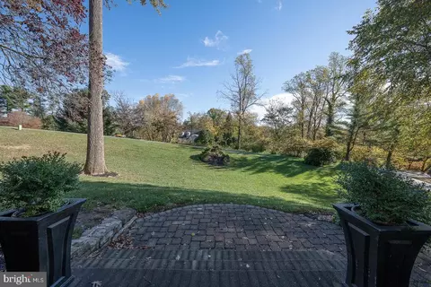 Exterior - 800 Maple Glen Ln, Wayne, PA 19087 photo 3 of 3