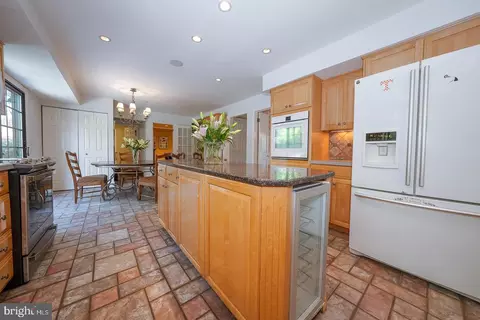 Kitchen - 800 Maple Glen Ln, Wayne, PA 19087 photo 7 of 9