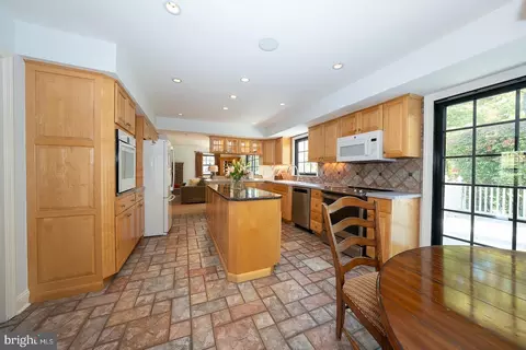 Kitchen - 800 Maple Glen Ln, Wayne, PA 19087 photo 1 of 9