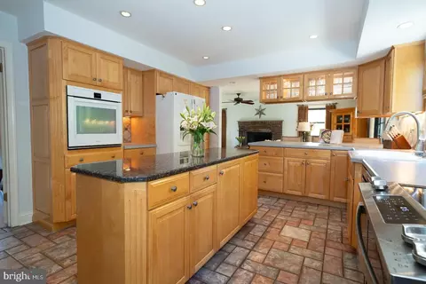 Kitchen - 800 Maple Glen Ln, Wayne, PA 19087 photo 9 of 9