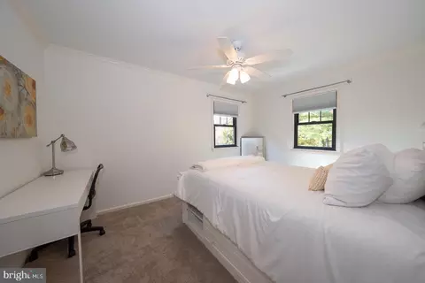 Bedroom - 800 Maple Glen Ln, Wayne, PA 19087 photo 4 of 8