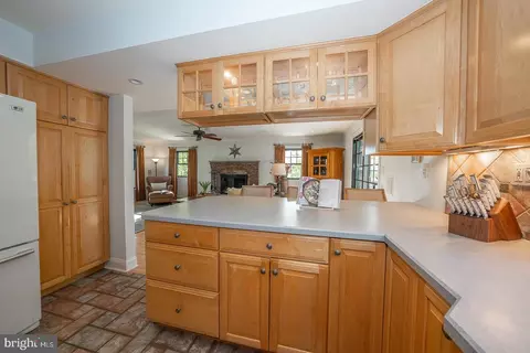 Kitchen - 800 Maple Glen Ln, Wayne, PA 19087 photo 5 of 9