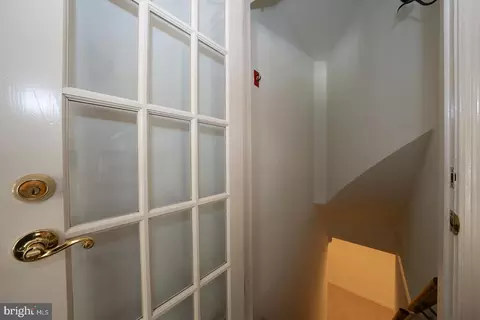 Entry Way - 800 Maple Glen Ln, Wayne, PA 19087 photo 5 of 6