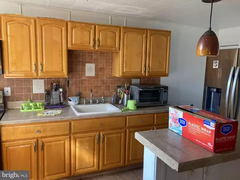 275 Glendale Rd, Darby, PA 19082 photo 4